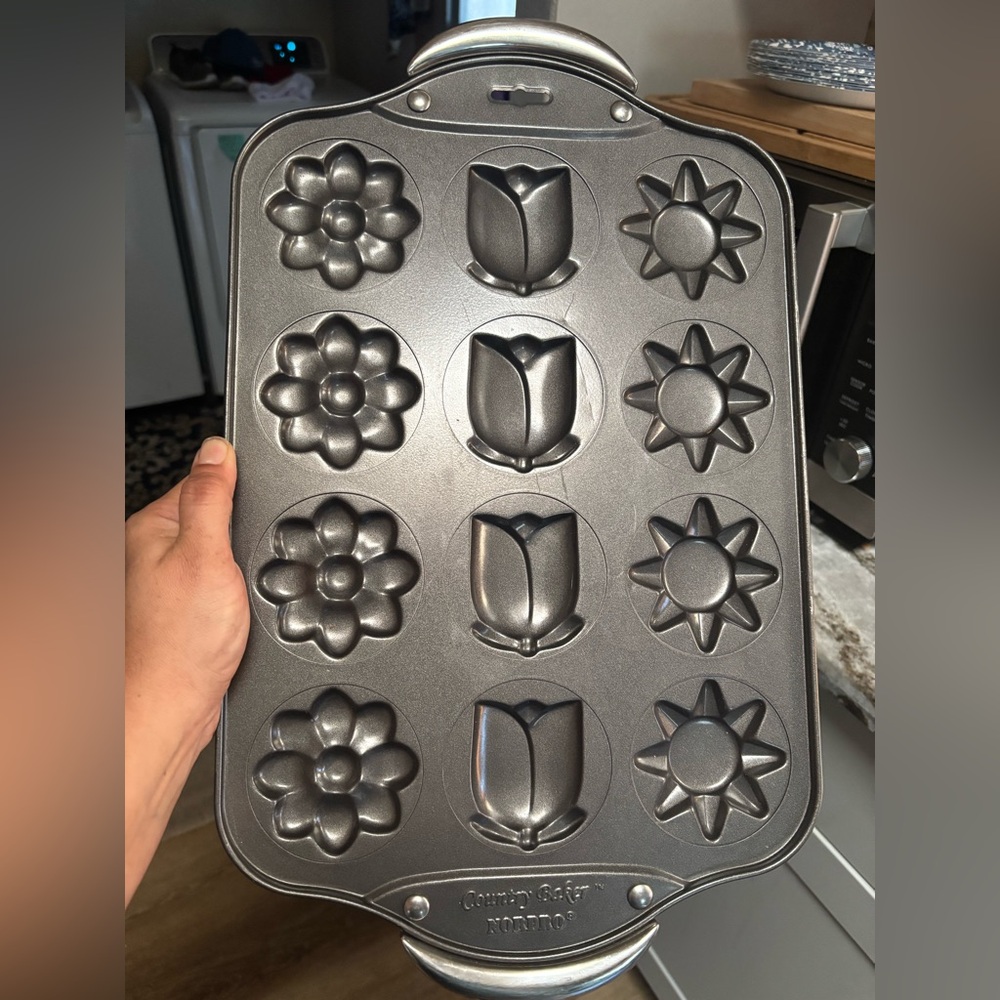 Cookie sheet flowers